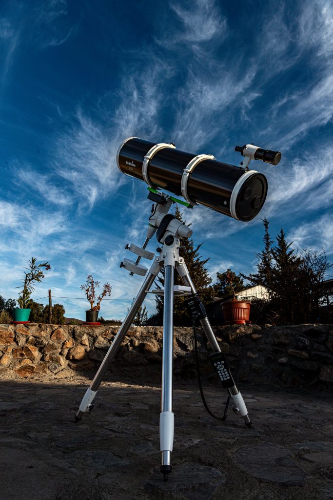 Telescopio bajo el cielo de Andacollo